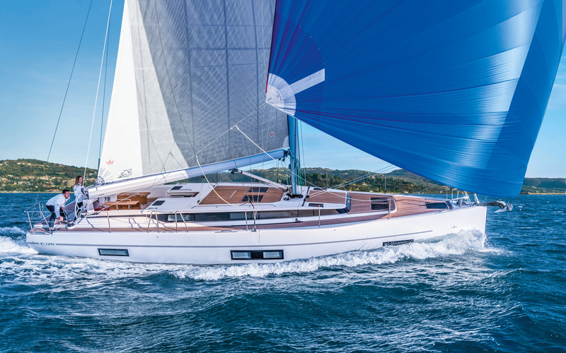 Парусная яхта Bavaria 37